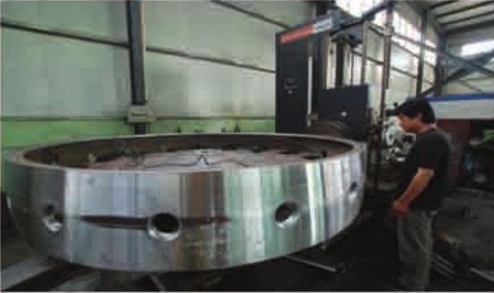 機(jī)加車(chē)間大型數(shù)控鏜床.jpg